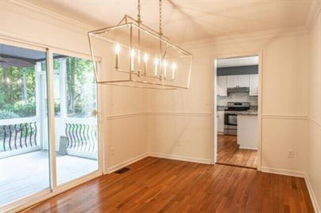 Building Photo - 145 Sandhurst Pl