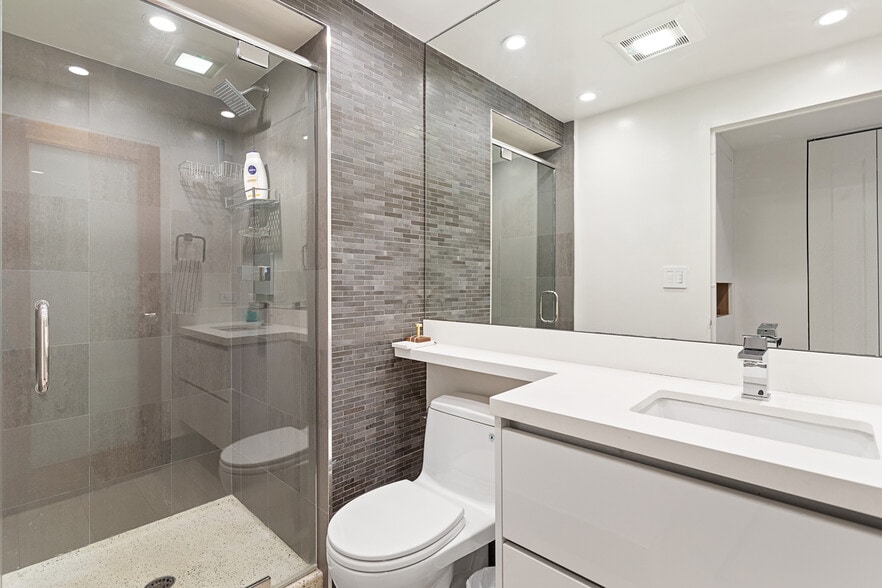 Building Photo - 10501 Wilshire Blvd