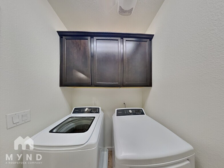 Building Photo - 2988 Silver River Ln