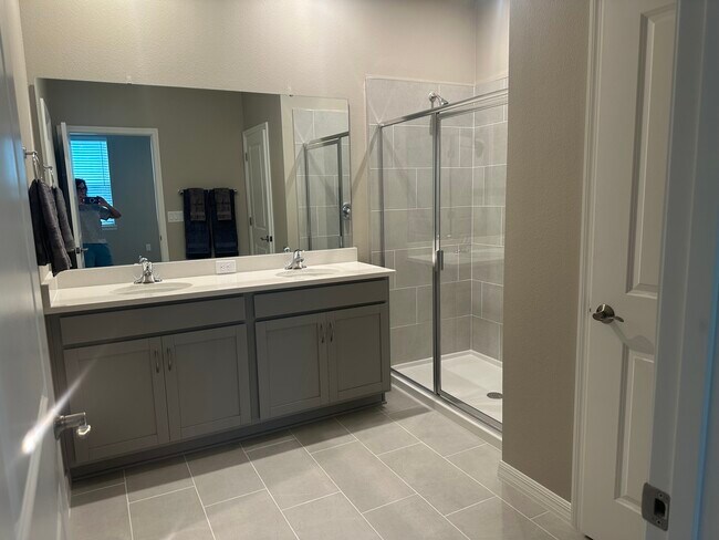 Building Photo - 1300 Plumbago Ct