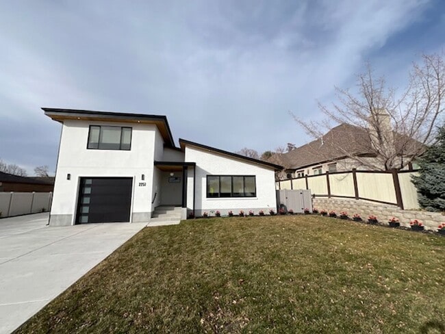 Building Photo - ABSOLUTELY UNBELIEVABLE NEW HIGH END CUSTOM HOME!