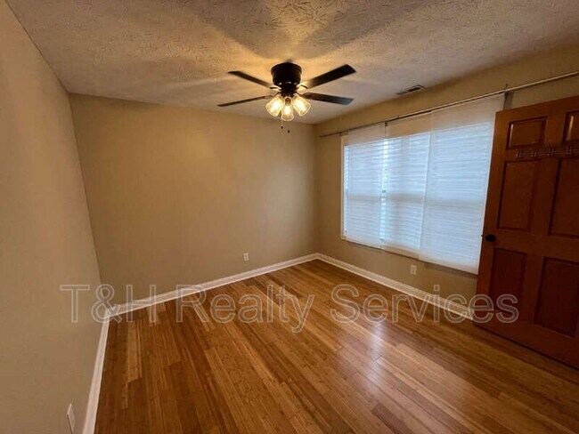 Building Photo - 2059 Ruckle St