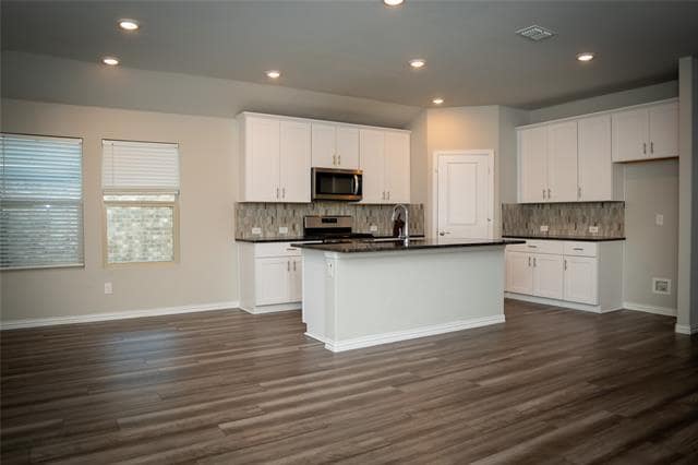 Building Photo - 3016 Renaissance Dr