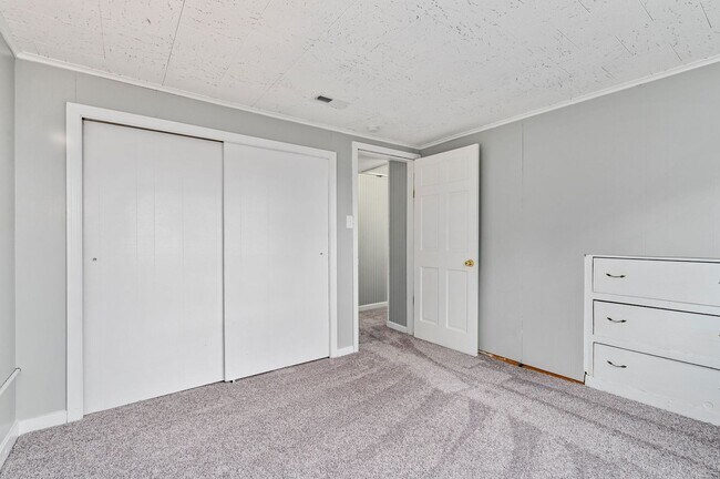 Building Photo - 230 N Balph Ave
