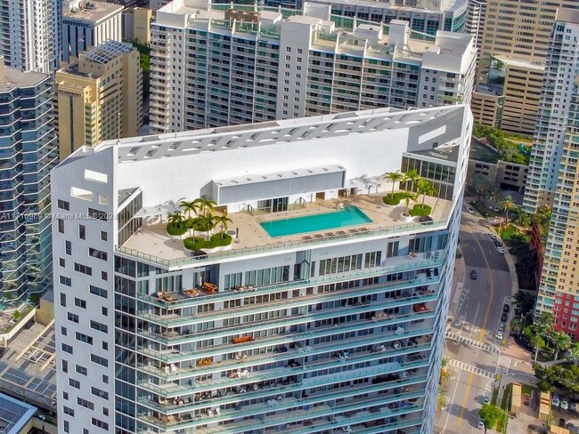 Building Photo - 1300 Brickell Bay Dr