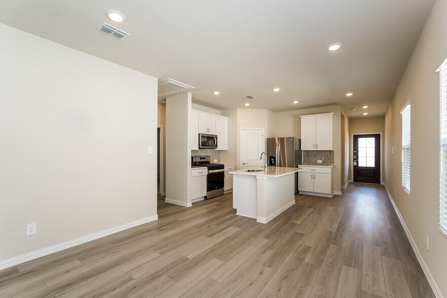 Building Photo - 831 Wisteria Ln