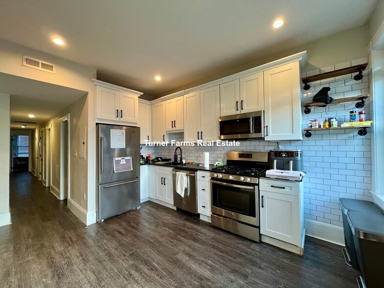 Building Photo - 1520 Tremont St