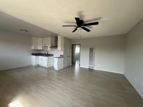 Building Photo - 609 W 94th St