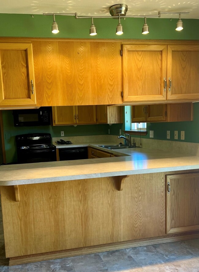 Building Photo - 601 High Ct