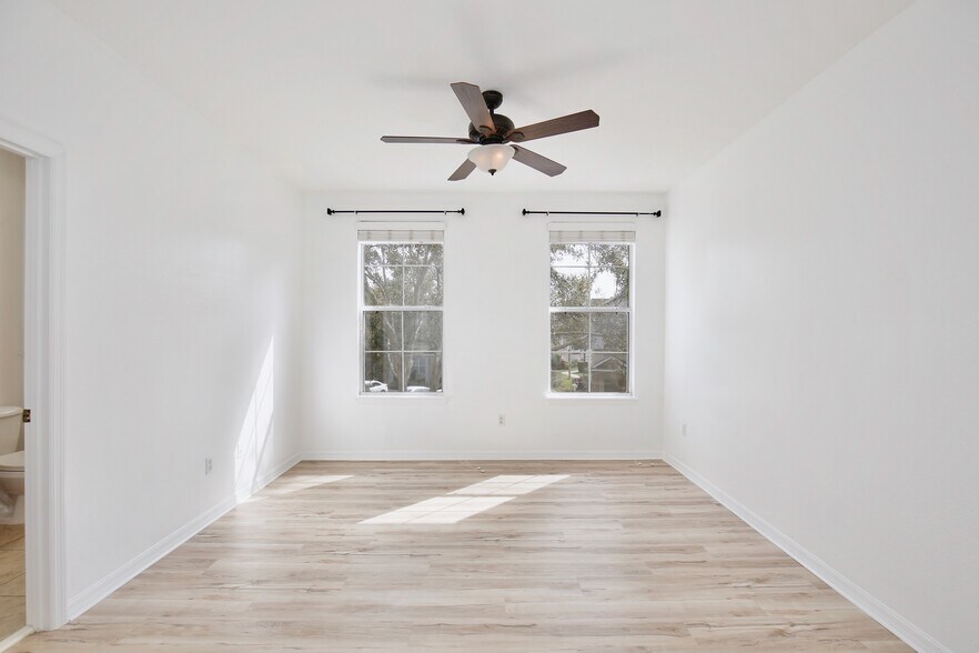 Building Photo - 11564 Mizzon Dr