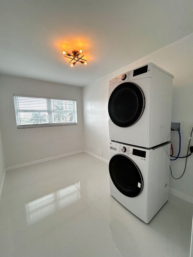 Building Photo - Fully Renovated East-Facing 2BR/2BA + Bonus Room | Ocean Views | In-Unit W/D