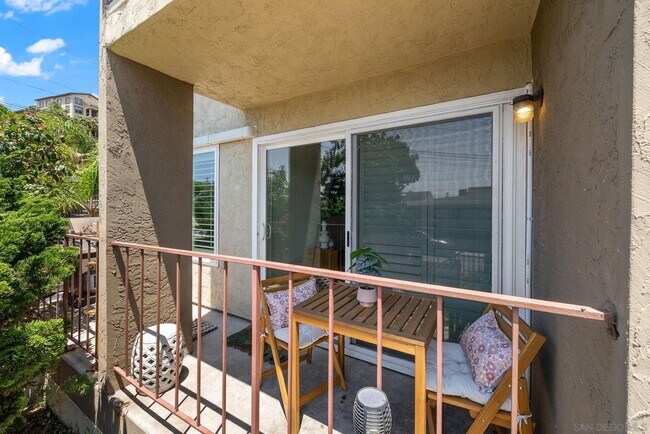 Building Photo - 1209 Hueneme St