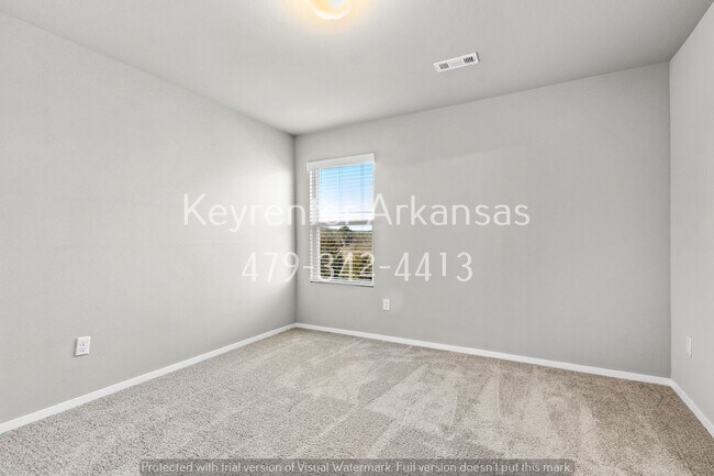 Building Photo - 811 E Sparrow Cir