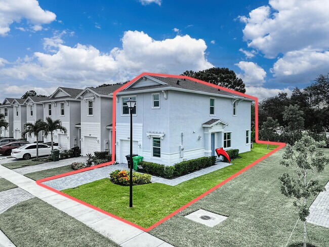 Building Photo - 235 SE Woodbark St