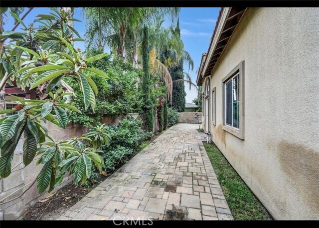 Building Photo - 5517 Welland Ave