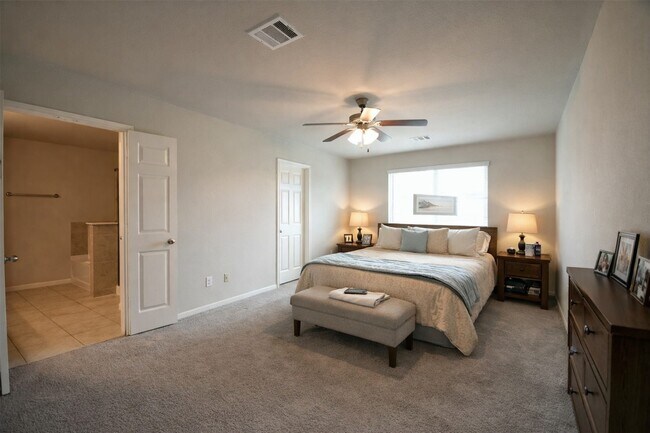 Building Photo - 104 Camelot Pl Ct