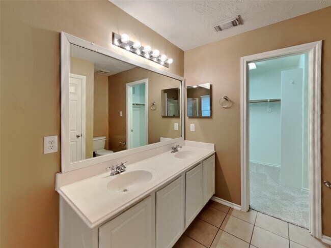 Building Photo - 6220 Stoney Creek Dr
