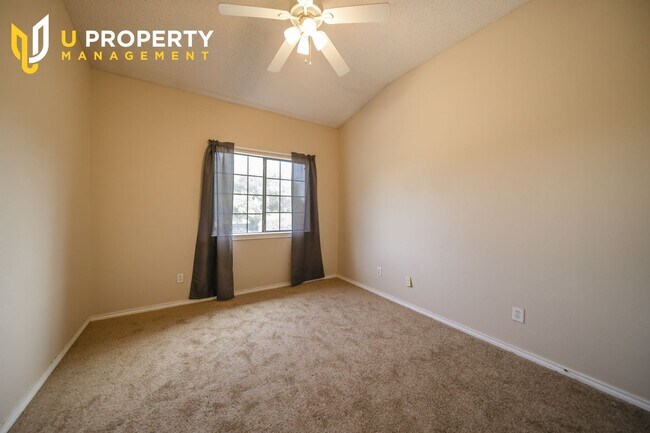 Building Photo - Sweet townhome in the heart of Plano