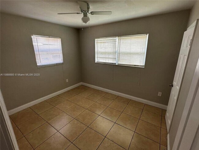 Building Photo - 3 bedroom in North Miami Beach FL 33179