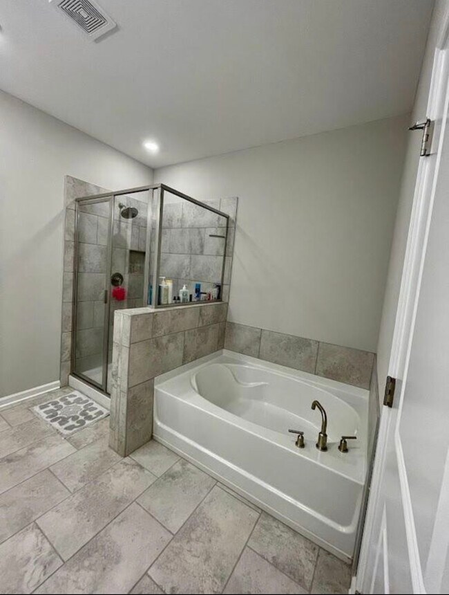 Master Bathroom - 3975 Redwood Dr