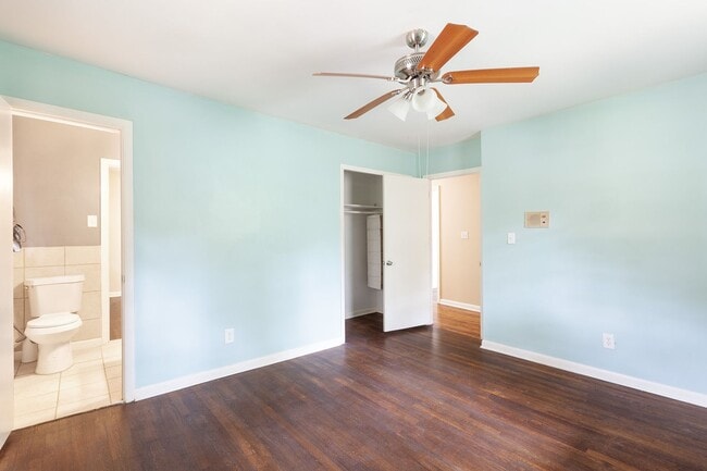 Building Photo - Very Spacious 4/3 w/ Finished Basement in ...