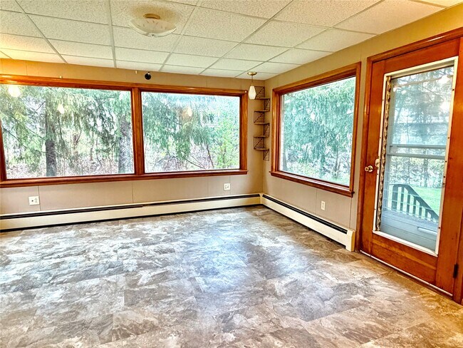 Building Photo - 99 Castle Creek Rd