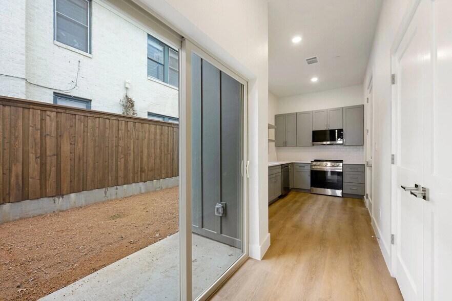 Building Photo - 5313 Reiger Ave