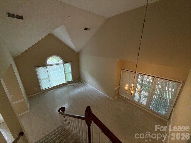 Building Photo - 9423 Fairmead Dr
