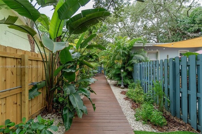 Building Photo - 312 SW 12th Ave