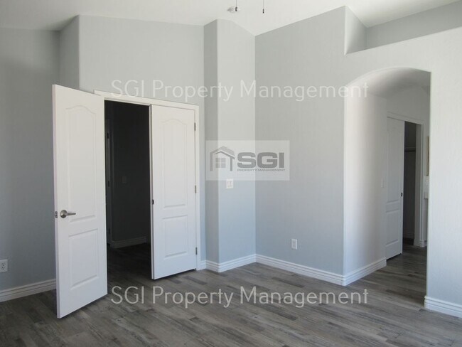 Building Photo - UPGRADED 3 BR CHANDLER HOME!