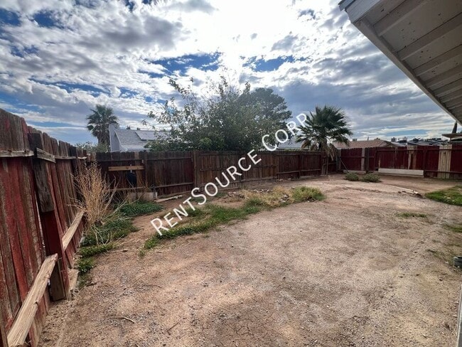 Building Photo - 841 Chateau Way