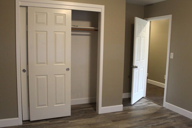 Building Photo - Large Home for Rent Bakersfield, CA