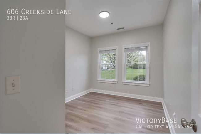 Building Photo - 606 Creekside Ln