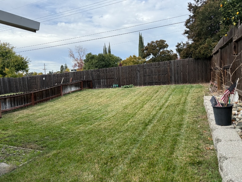 Building Photo - 8907 Amerigo Ave