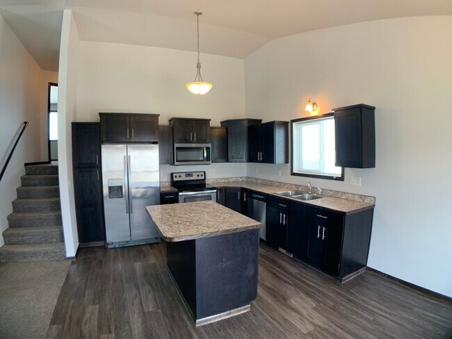 Building Photo - 3 Bed 3 Bath Single Family Home