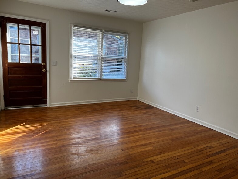 Living Room - 131 Freedom Dr