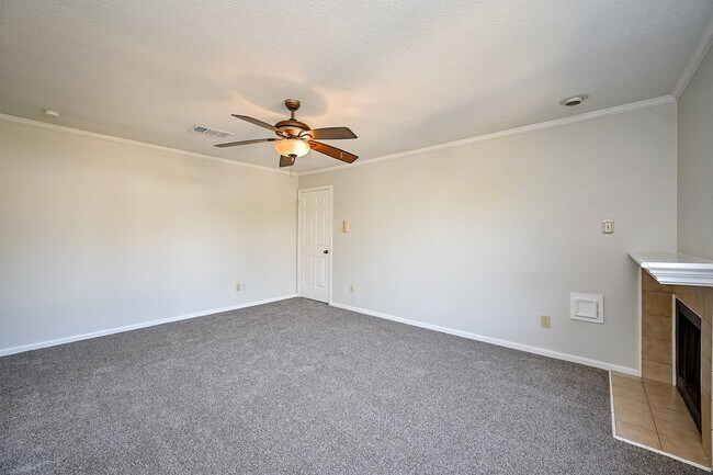 Building Photo - 12011 Autumn Creek Dr