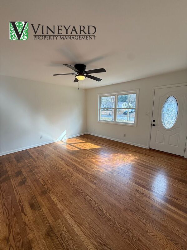 Building Photo - 1023 Pine Valley Dr NE