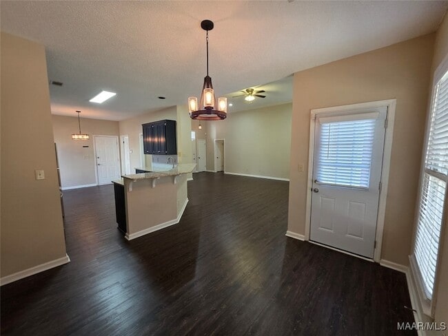 Building Photo - 2230 Kingsbury Dr