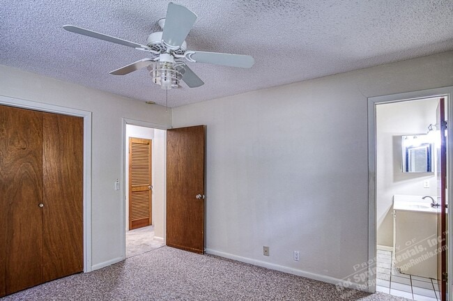 Building Photo - Central Hot Springs Village/Home/Unfurnished