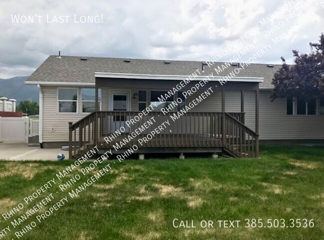 Building Photo - Coming Soon! 3 Bed/2 Bath Upper Level Dupl...