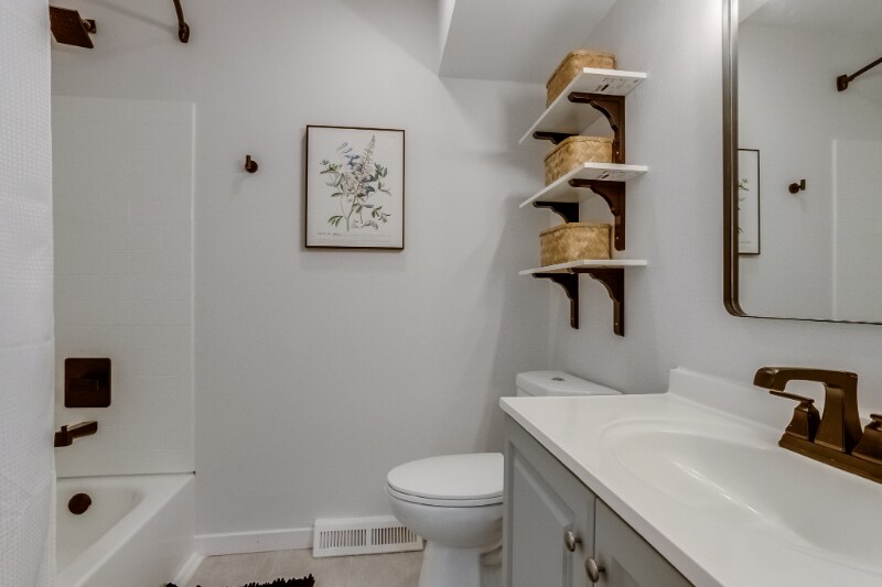 Building Photo - 13489 W Auburn Ave