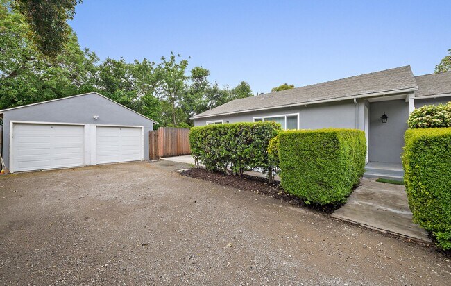 Building Photo - 26-28 Arrowhead Ln.