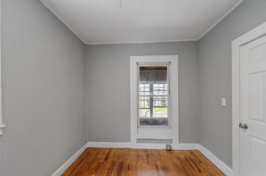 Building Photo - 535 Wilson St