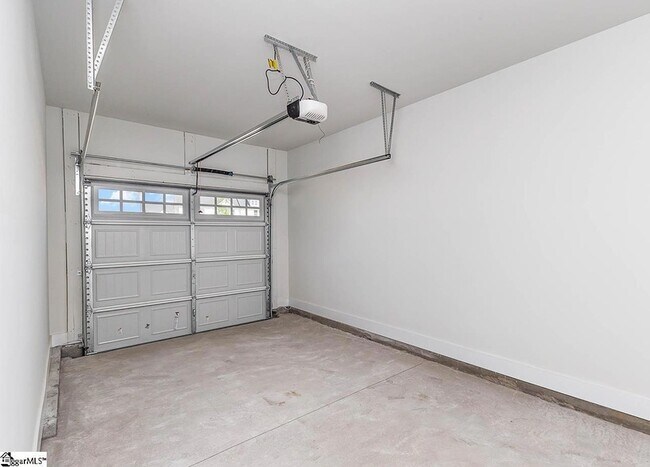 Building Photo - 152 Creekhill St