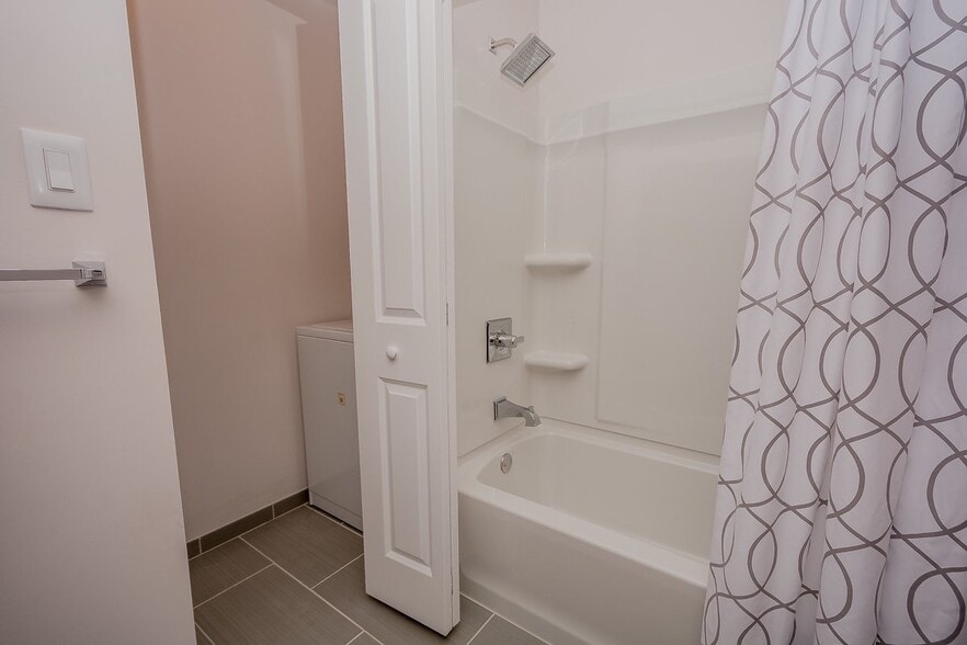 Building Photo - 413 Atlanta Court