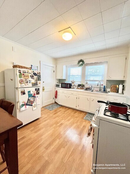 Building Photo - 79-81-81 Cresthill Rd