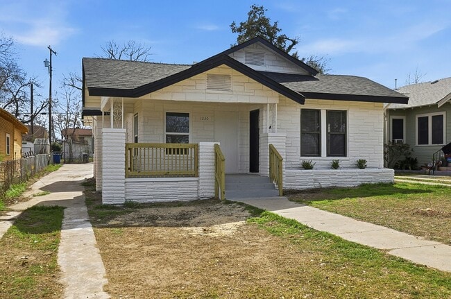 Building Photo - 1230 Hammond Ave