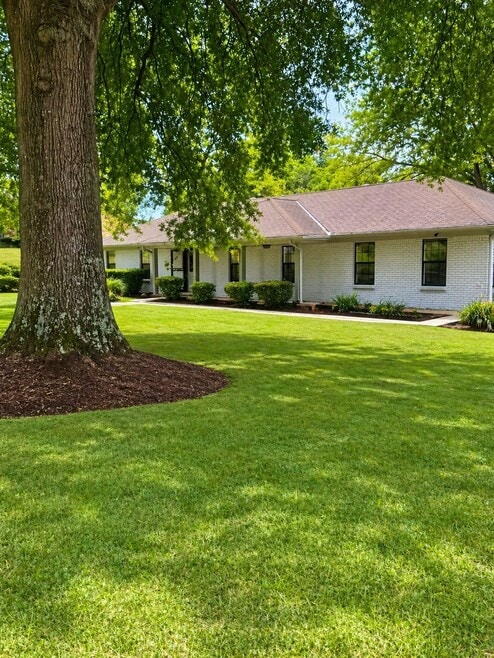 Building Photo - 6935 Meadowbrook Ln