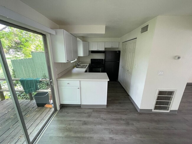 Building Photo - 2121 E Barnett Rd